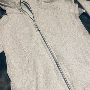Lululemon grey scuba hoody, used but good condition. Size 8.